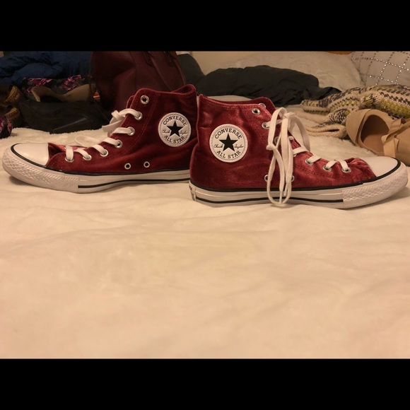 Velvet Converse - Picture 1 of 3